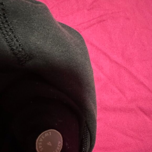 LUlulemon Black size 4 Pullover - Picture 3 of 3